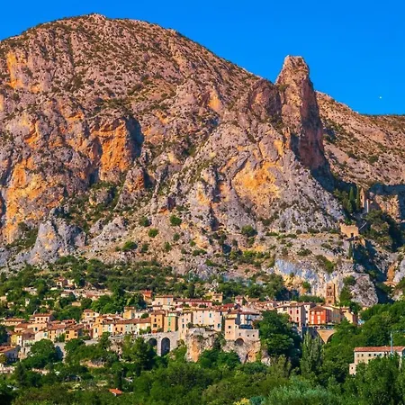Homestay La Maison Des Collines Allemagne-en-Provence
