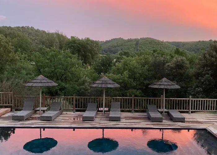 La Maison Des Collines Homestay *