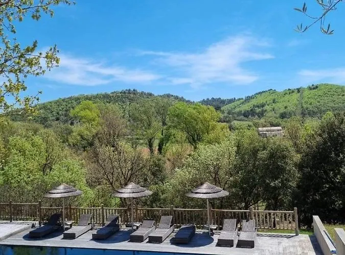 La Maison Des Collines Homestay *