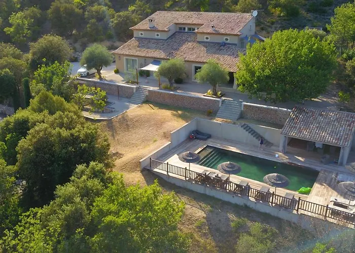 La Maison Des Collines Homestay *